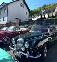 Oldtimer auf dem Hotelparkplatz vor der Ochsentour 2025