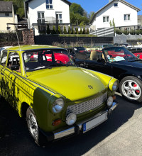 Oldtimer auf dem Hotelparkplatz vor der Ochsentour 2025